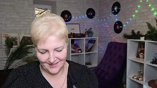 Snapshot of Sandra_Snow chatting on 01-22-25, 08:49 Sandra Snow online show from 01-22-25, 08:49