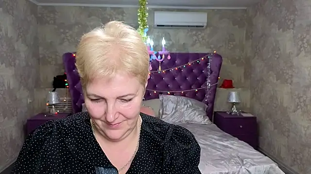 Snapshot of Sandra_Snow chatting on 01-17-25, 11:29 Sandra Snow online show from 01-17-25, 11:29