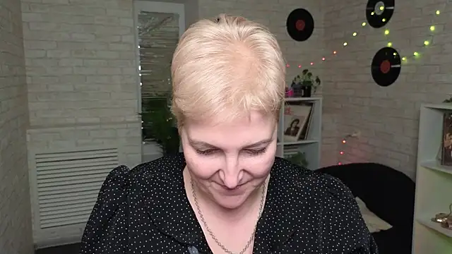 Snapshot of Sandra_Snow chatting on 12-29-24, 11:08 Sandra Snow online show from 12-29-24, 11:08