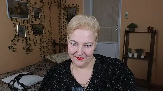 Snapshot of Sandra_Snow chatting on 02-11-25, 06:22 Sandra Snow online show from 02-11-25, 06:22