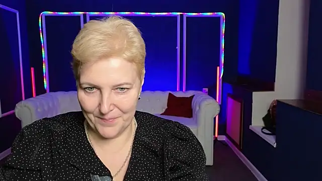 Snapshot of Sandra_Snow chatting on 01-06-25, 08:39 Sandra Snow online show from 01-06-25, 08:39