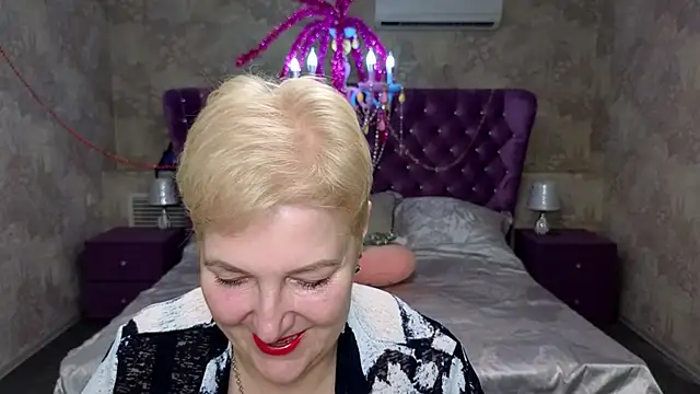 Snapshot of Sandra_Snow chatting on 02-14-25, 02:44 Sandra Snow online show from 02-14-25, 02:44