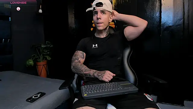 Flynn Riider online show from 11-22-25, 05:34