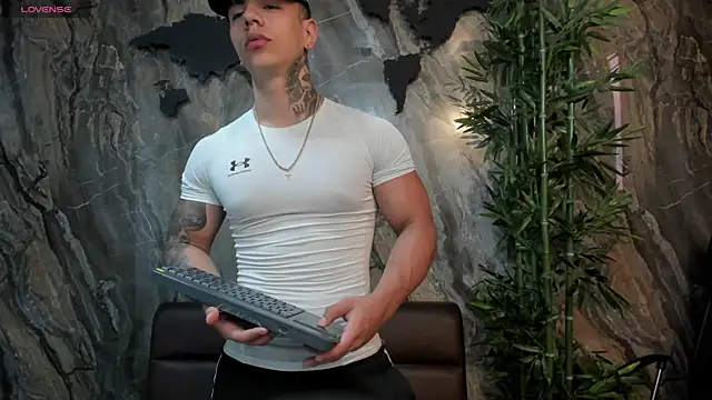 Flynn Riider online show from 10-11-25, 05:14