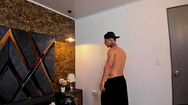 Flynn Riider online show from 10-19-25, 01:41