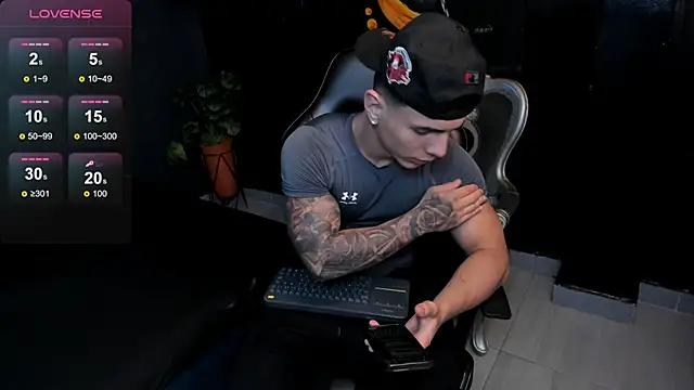 Flynn Riider online show from 10-27-25, 05:36