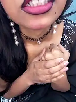 hinaa khan online show from 03-10-25, 07:18