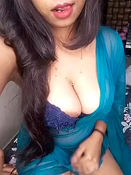 hinaa khan online show from 11-15-25, 02:32