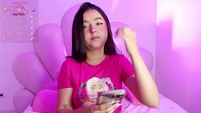 Snapshot of zoewillian chatting on 10-21-25, 12:00 zoewillian online show from 10-21-25, 12:00