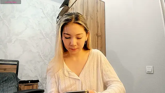 Snapshot of Babby_Rabbit chatting on 02-11-26, 08:36 Babby Rabbit online show from 02-11-26, 08:36