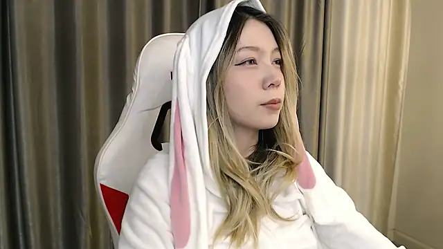 Babby Rabbit online show from 10-27-25, 03:02