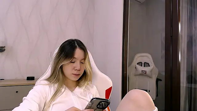 Babby Rabbit online show from 11-18-25, 01:03