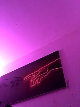 Snapshot of Avamereandmikel chatting on 11-01-25, 04:30 Avamereandmikel online show from 11-01-25, 04:30