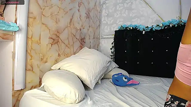 Snapshot of AmandaRobers chatting on 11-19-25, 12:54 AmandaRobers online show from 11-19-25, 12:54