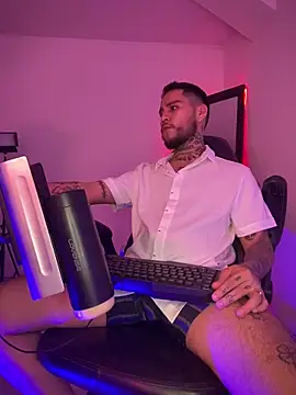 Junihn0 online show from 12-16-25, 08:18