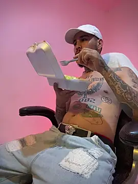 Junihn0 online show from 11-09-25, 08:46