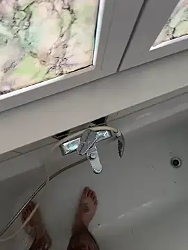 Snapshot of Loco42- chatting on 12-16-24, 01:11 Loco42- online show from 12-16-24, 01:11