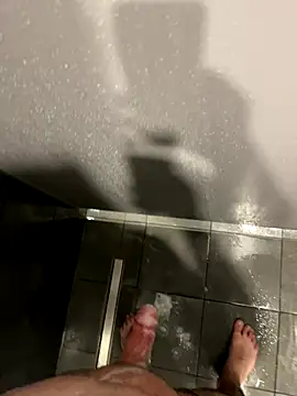 Snapshot of Loco42- chatting on 10-12-25, 01:12 Loco42- online show from 10-12-25, 01:12