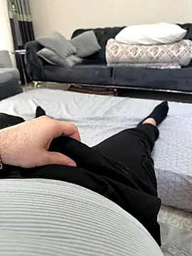 Snapshot of Loco42- chatting on 11-13-25, 05:55 Loco42- online show from 11-13-25, 05:55