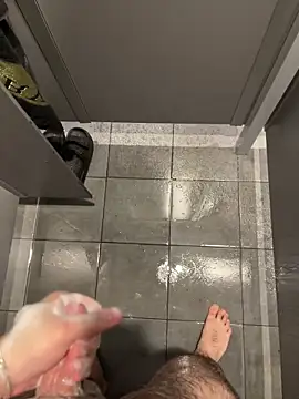 Snapshot of Loco42- chatting on 10-11-25, 01:23 Loco42- online show from 10-11-25, 01:23