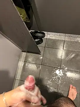 Snapshot of Loco42- chatting on 10-07-25, 01:23 Loco42- online show from 10-07-25, 01:23