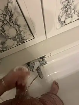 Snapshot of Loco42- chatting on 02-08-25, 09:25 Loco42- online show from 02-08-25, 09:25