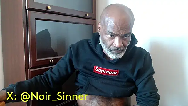 Snapshot of sinnernoir chatting on 05-12-26, 06:36 sinnernoir online show from 05-12-26, 06:36