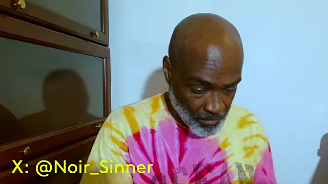 Snapshot of sinnernoir chatting on 05-19-26, 01:21 sinnernoir online show from 05-19-26, 01:21