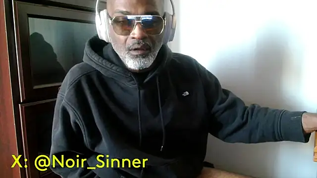 Snapshot of sinnernoir chatting on 05-04-26, 01:14 sinnernoir online show from 05-04-26, 01:14