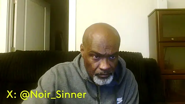 Snapshot of sinnernoir chatting on 05-30-26, 04:52 sinnernoir online show from 05-30-26, 04:52
