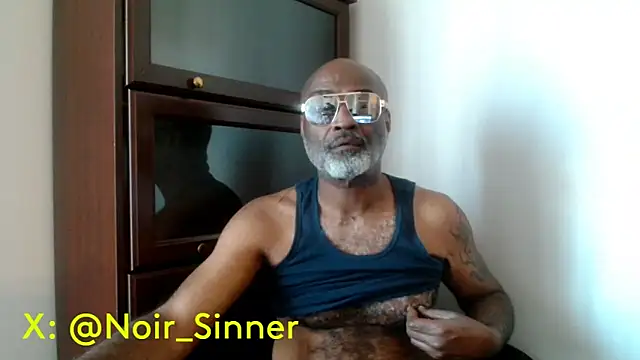 Snapshot of sinnernoir chatting on 05-05-26, 03:48 sinnernoir online show from 05-05-26, 03:48