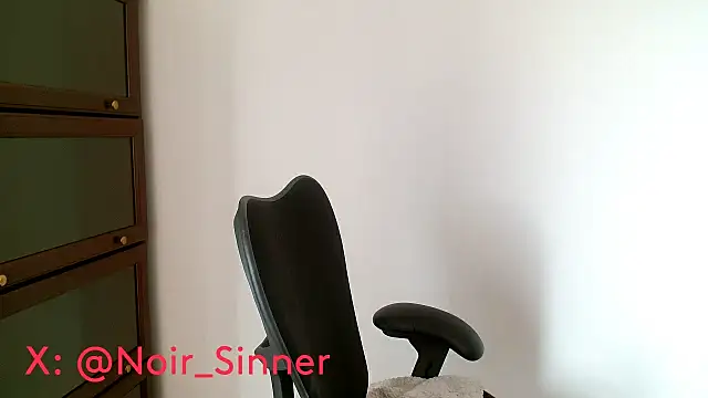 Snapshot of sinnernoir chatting on 04-18-26, 07:58 sinnernoir online show from 04-18-26, 07:58