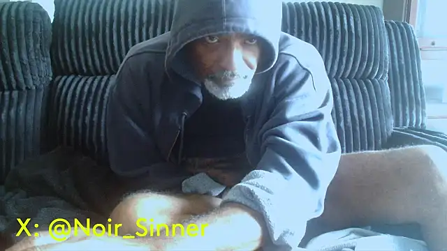 Snapshot of sinnernoir chatting on 05-24-26, 04:18 sinnernoir online show from 05-24-26, 04:18