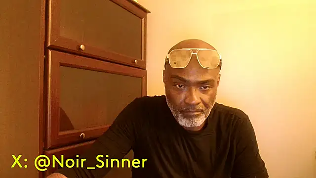 Snapshot of sinnernoir chatting on 04-24-26, 02:46 sinnernoir online show from 04-24-26, 02:46