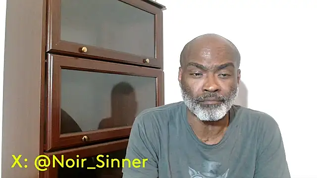 Snapshot of sinnernoir chatting on 05-12-26, 06:21 sinnernoir online show from 05-12-26, 06:21