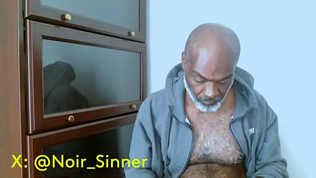 Snapshot of sinnernoir chatting on 05-21-26, 01:41 sinnernoir online show from 05-21-26, 01:41