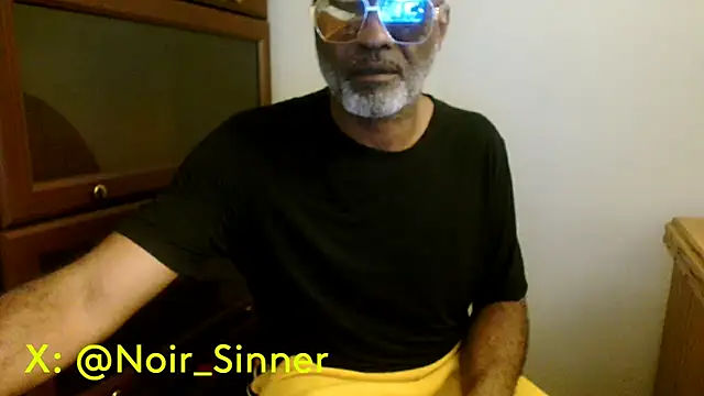Snapshot of sinnernoir chatting on 04-26-26, 01:47 sinnernoir online show from 04-26-26, 01:47