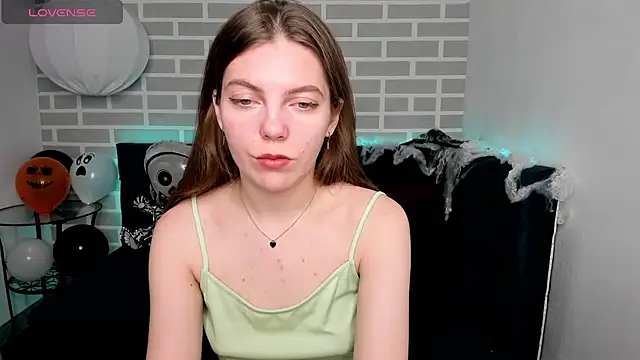 marie reyes  online show from 10-26-25, 01:39