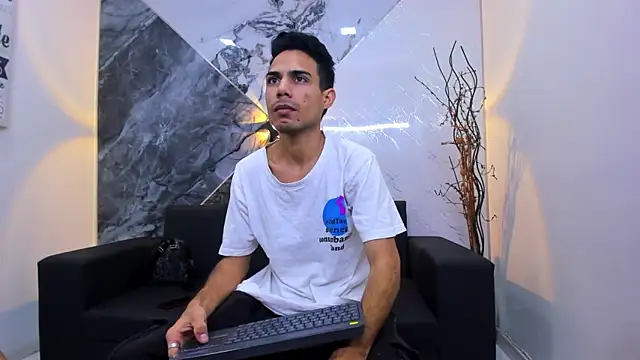 Duodreamhot online show from 01-28-25, 04:50