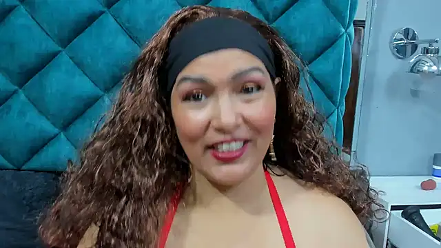 PENELOPELEWISs online show from 10-31-25, 07:49