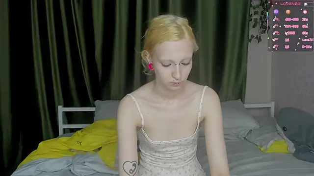 Lexy-Woorhez online show from 06-10-26, 04:08