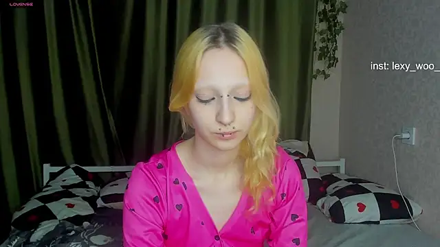 Lexy-Woorhez online show from 04-14-26, 08:47