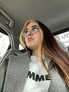 VikiDemi online show from 12-15-25, 09:15