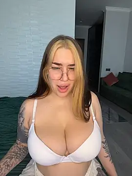 VikiDemi online show from 12-20-25, 07:44