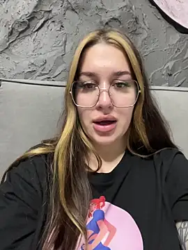 VikiDemi online show from 11-08-25, 03:59