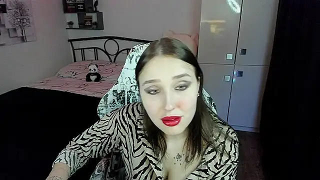 LinaTruly online show from 11-21-25, 10:20