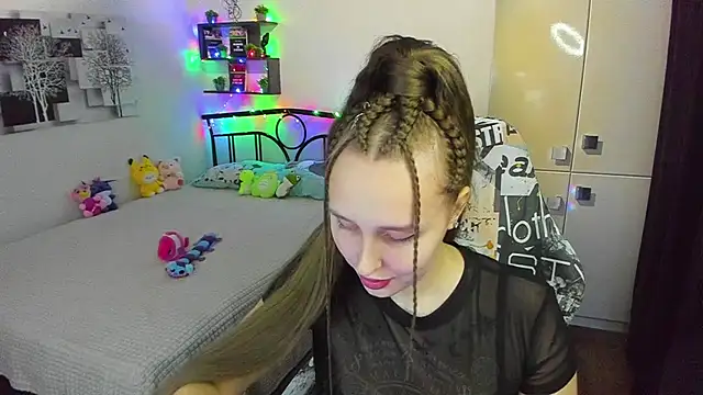 LinaTruly online show from 04-17-26, 08:33