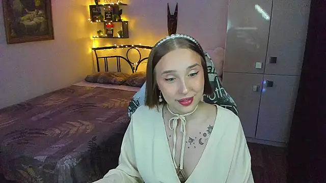 LinaTruly online show from 06-15-26, 09:36