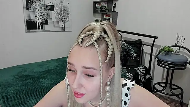 LinaTruly online show from 02-19-25, 08:31