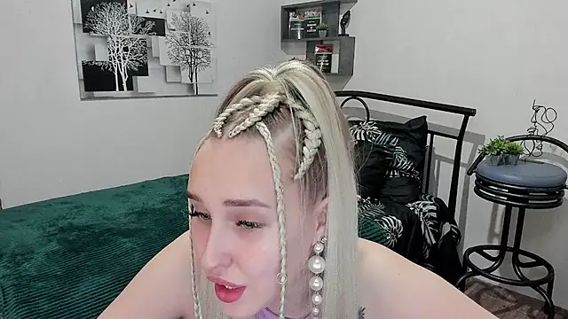 LinaTruly online show from 02-18-25, 08:25